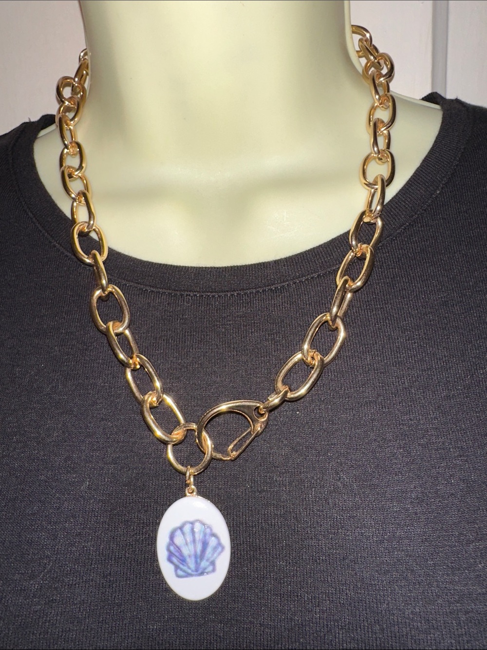 Shiny Gold Chain Necklace with‎ White & Blue Shell-Print Pendant